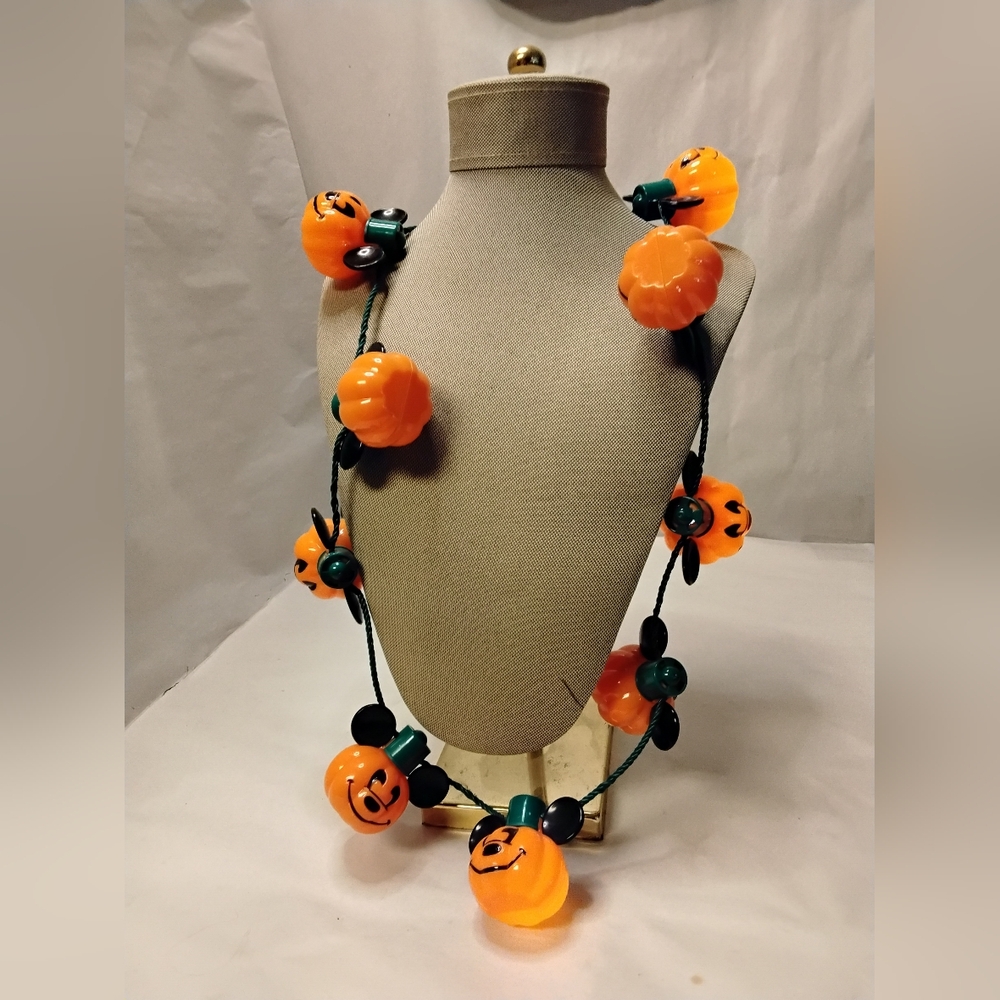 Retired Disney Parks Mickey Mouse Jack-O-Lantern Light Up Necklace New Batteries